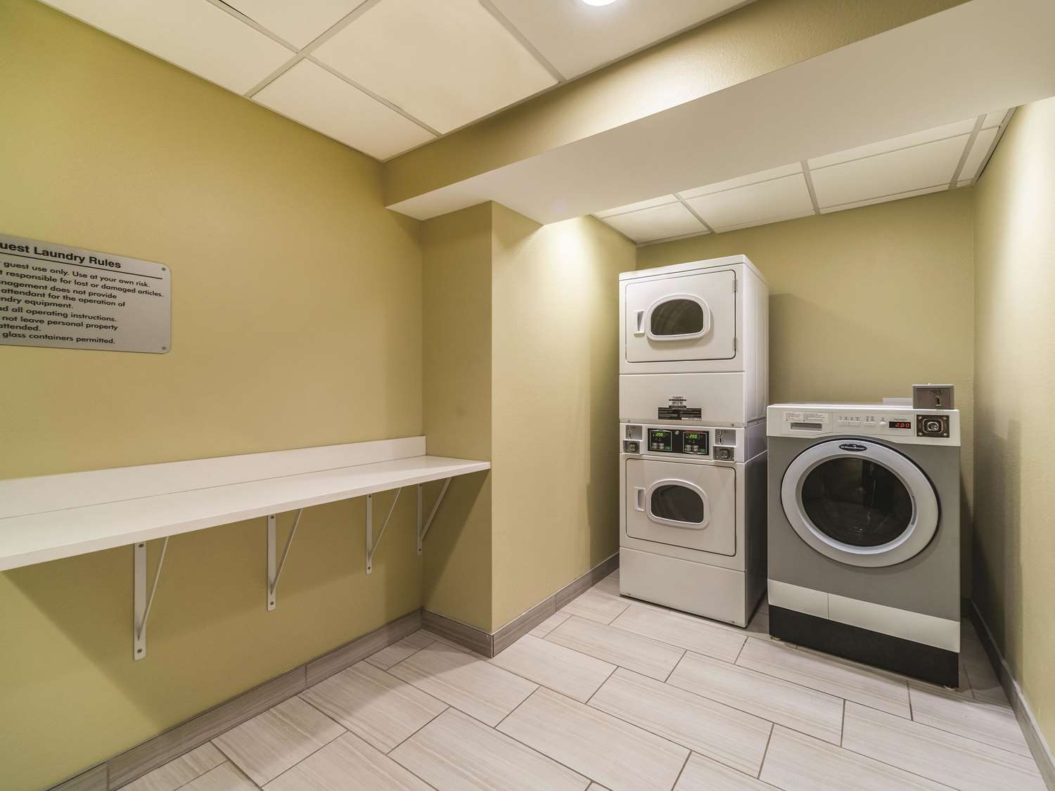 La Quinta Inn & Suites by Wyndham Collinsville - St. Louis 29/42