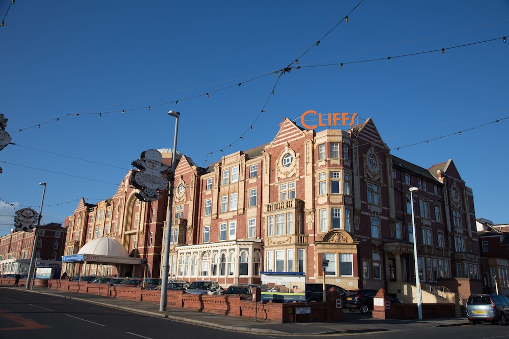 The Cliffs Hotel Blackpool 2/74
