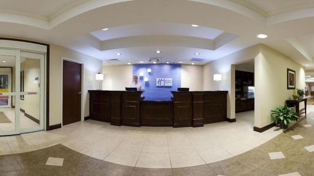 Holiday Inn Express Suites Portland 8/48