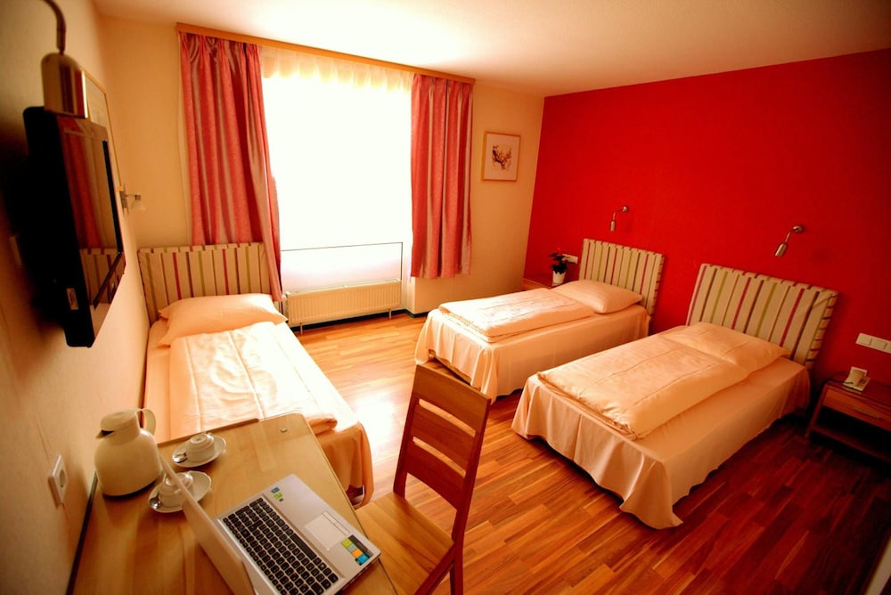AIRPORT HOTEL WALLDORF 11/31
