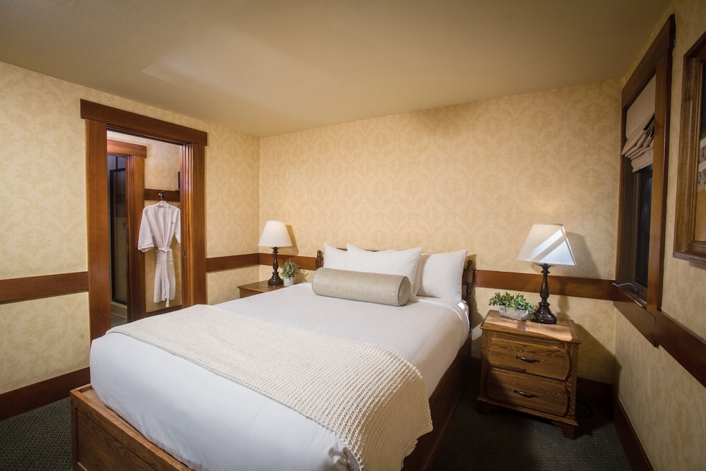 UCLA Lake Arrowhead Lodge 12/50
