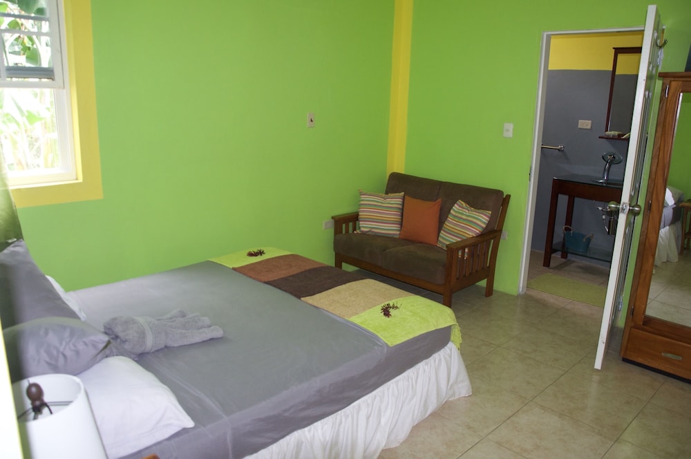 Fish Tobago Guesthouse 20/69