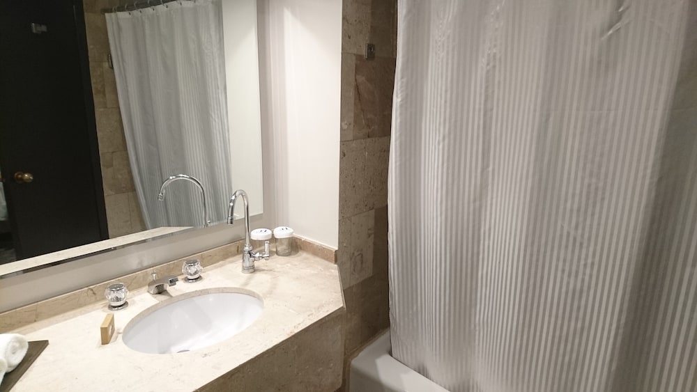 Grand Hotel Tijuana 27/77