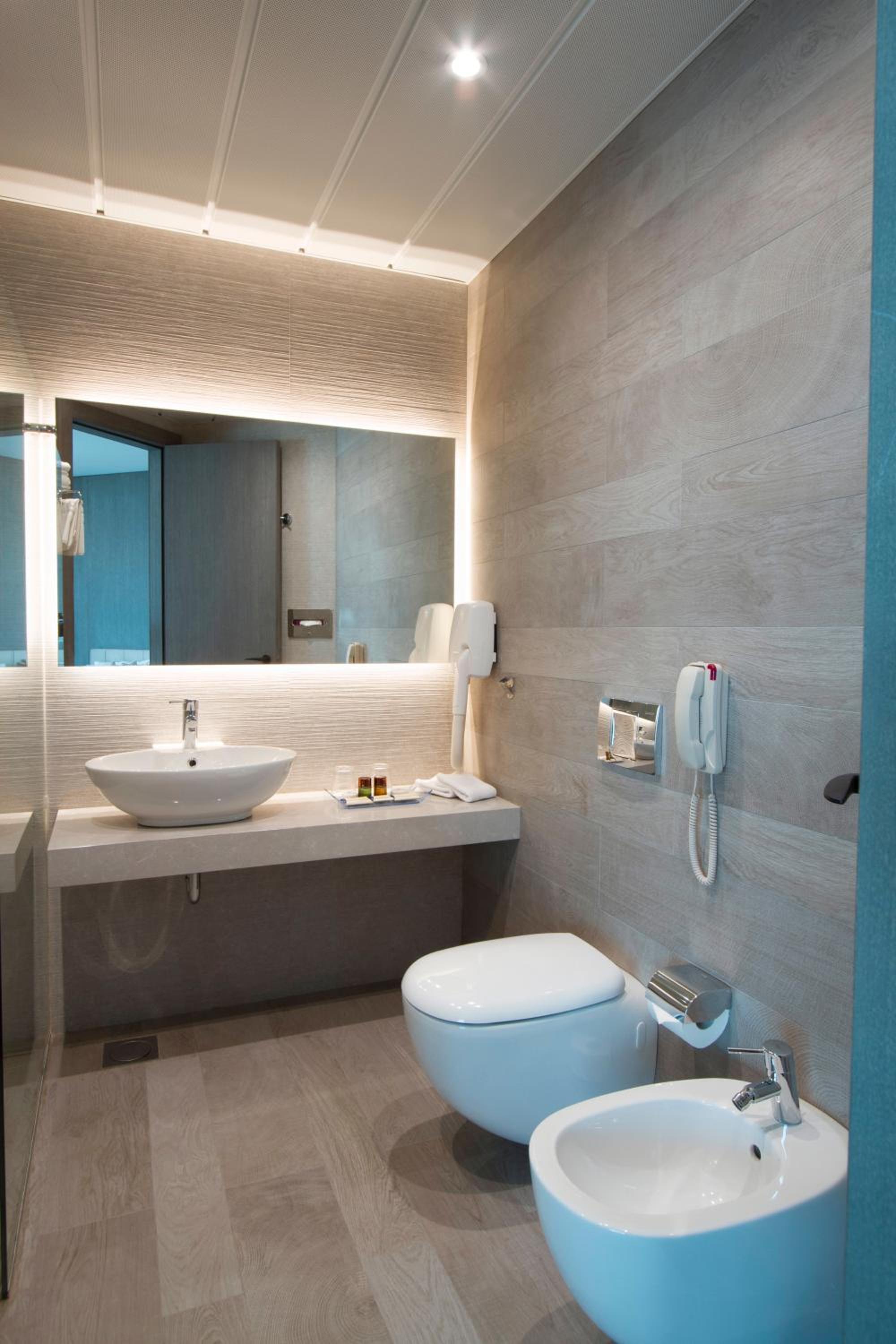 Promenade Hotel 25/25