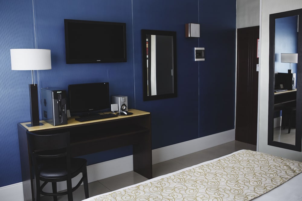 KER URQUIZA HOTEL AND SUITES 52/57
