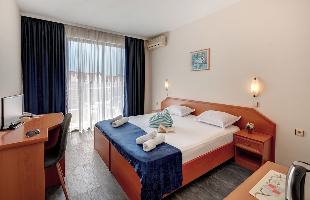 Amon Ra Family Hotel 8/35