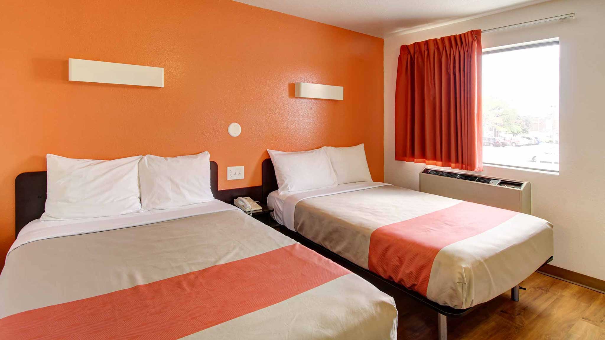 2 Full Beds - Non-Smoking