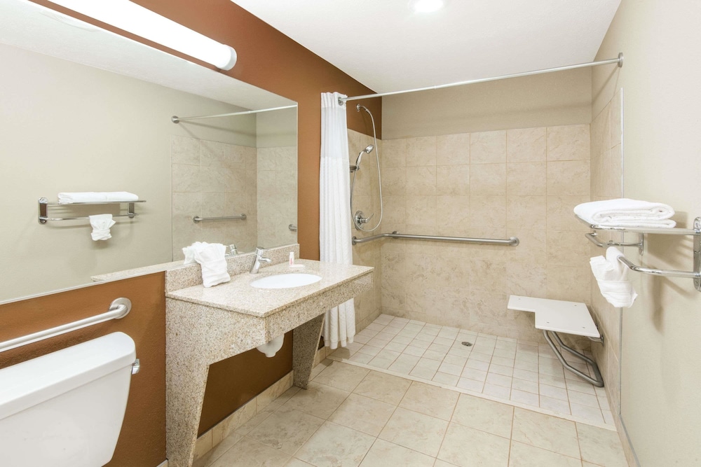 Microtel Inn And Suites By Wyndham North Canton 11/31