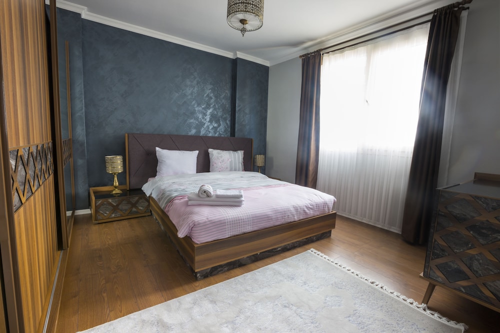 Royal Comfort Hotel 9/50