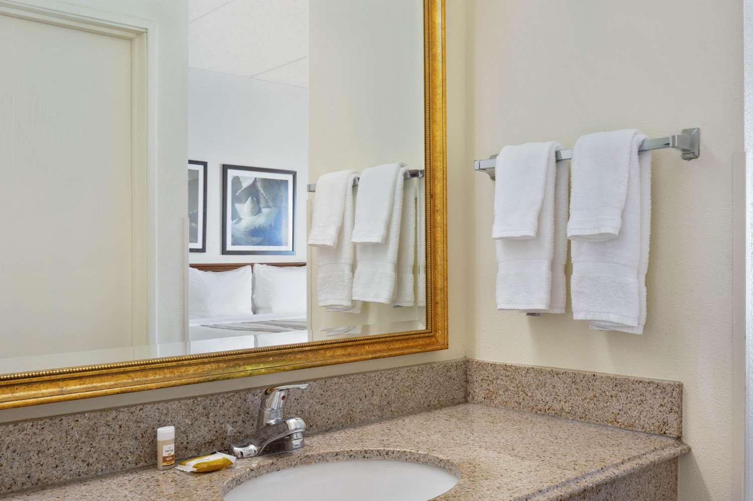 La Quinta Inn & Suites by Wyndham Sawgrass 54/55