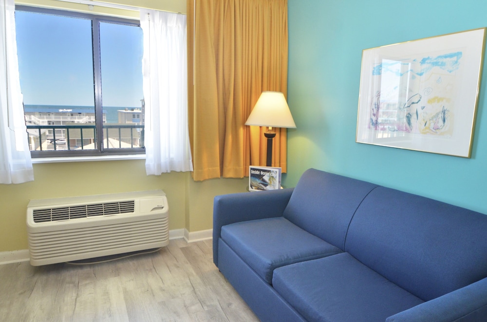 Cayman Suites Hotel 48/80