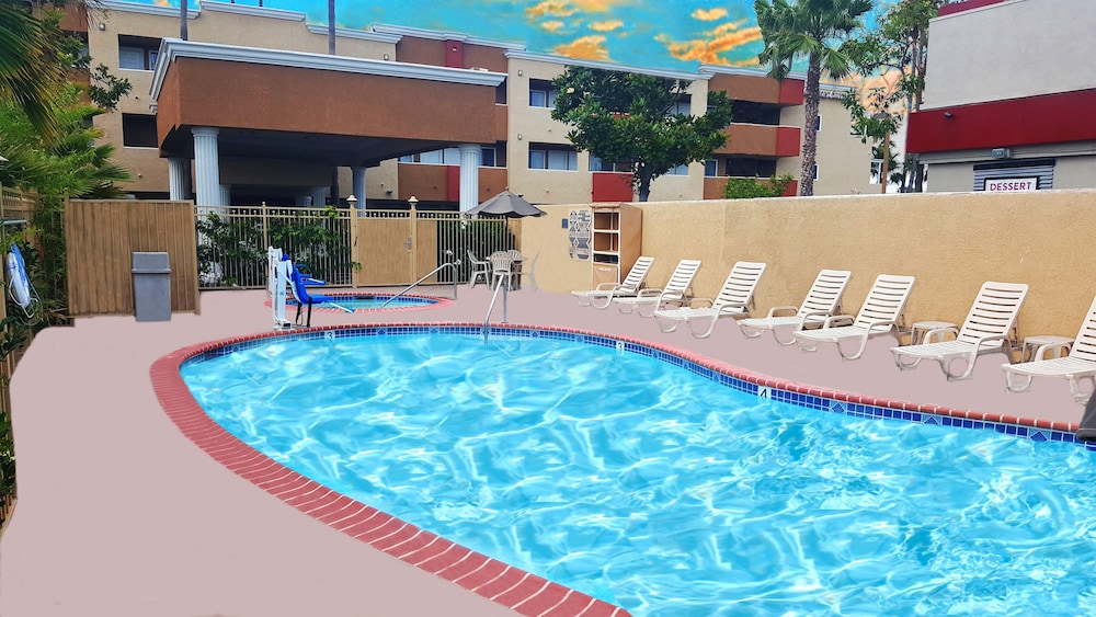 Comfort Inn & Suites Huntington Beach 2/43