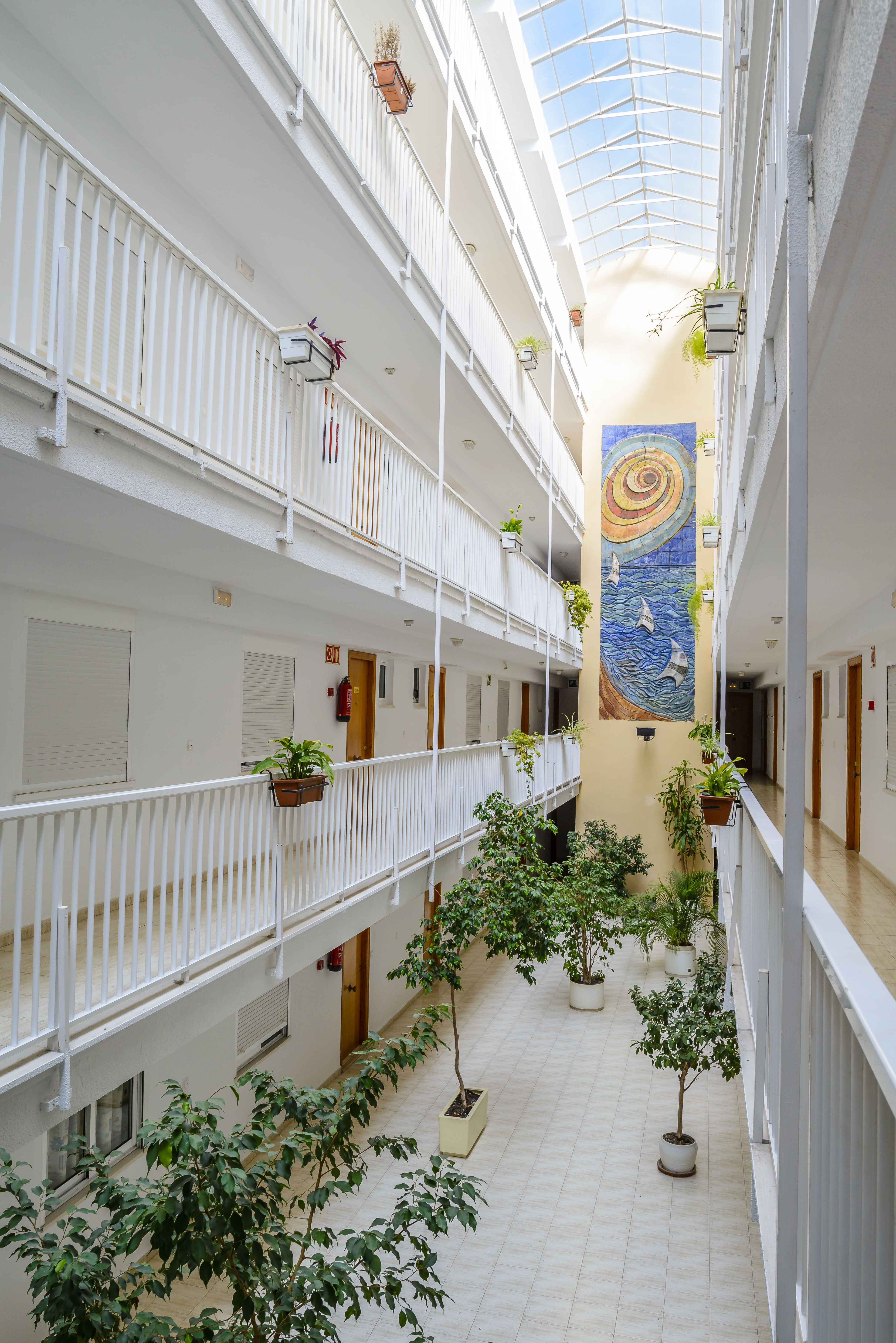 Avenida Apartments 7/35