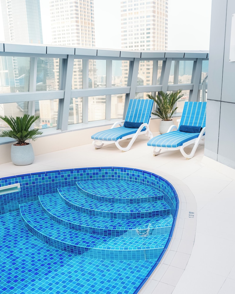 swimming pool spa
