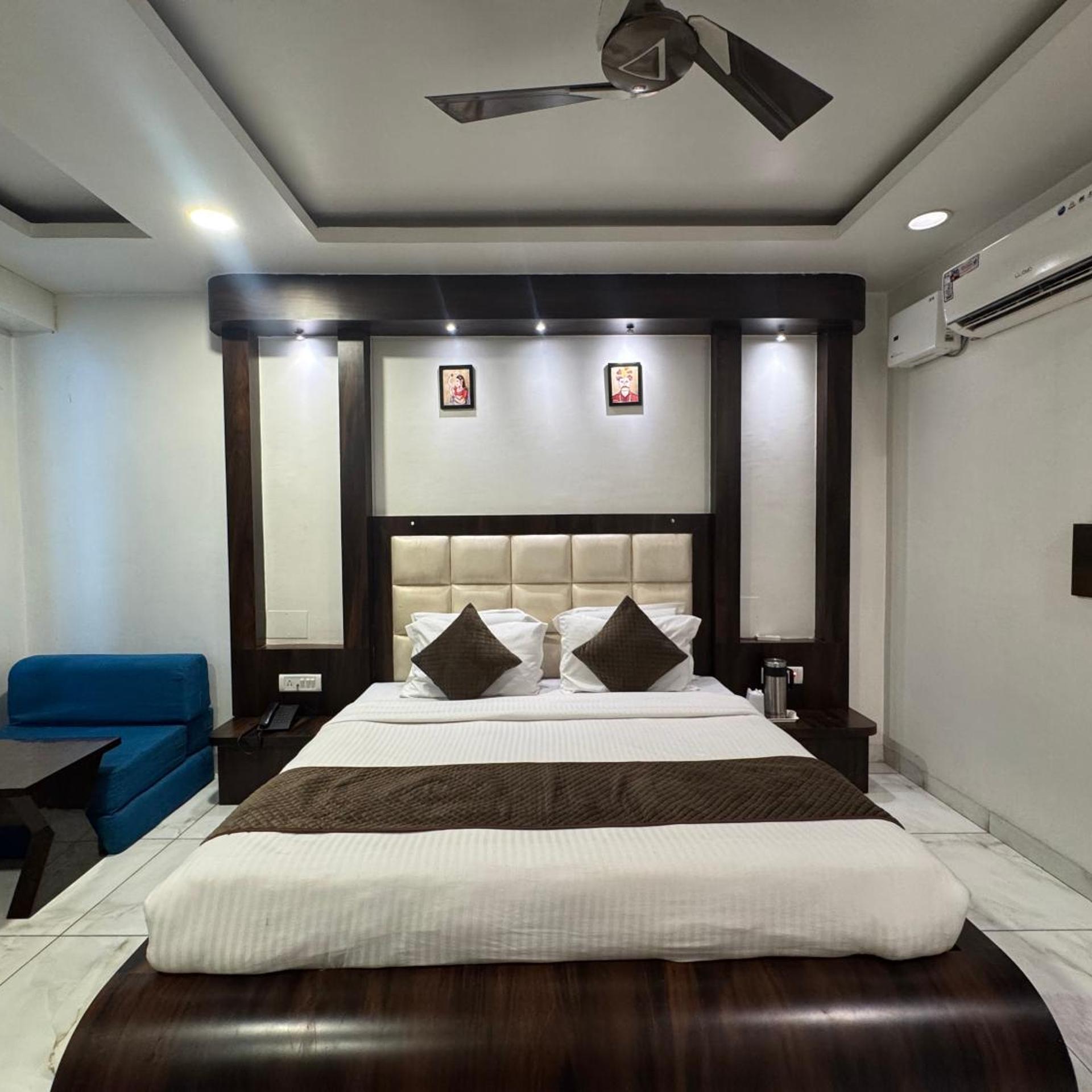 Oyo 4608 Hotel Galaxy 13/39