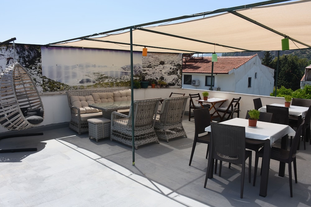 Caretta Caretta Hotel 38/41