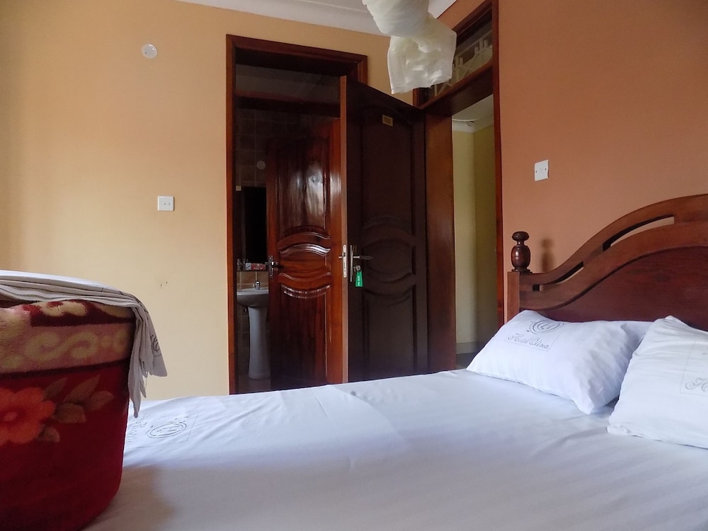 Olina Hotel And Apartments 21/38