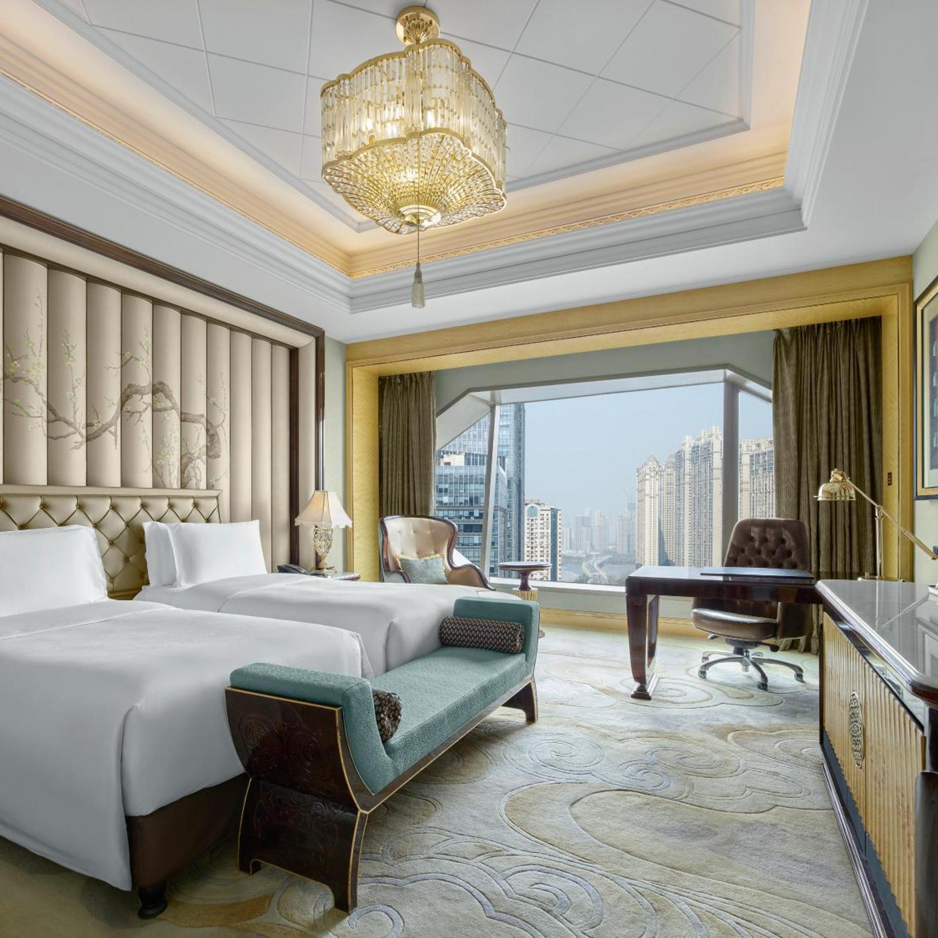 Hollywood, Twin Beds, Wanda Reign Wuhan 2/5
