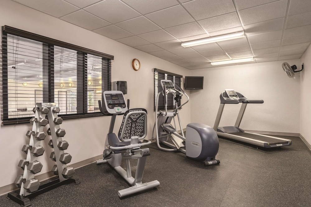 Country Inn and Suites by Radisson Big Flats (Elmira) NY 20/38