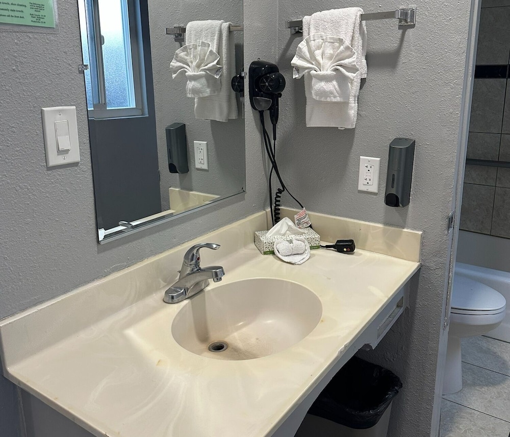 Budget Inn 59/66