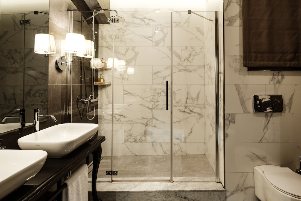 1926 Le Parisot Boutique Suites 34/36