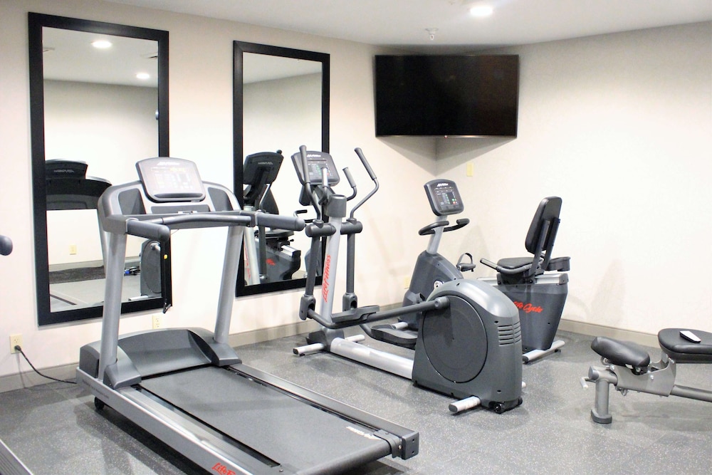 Country Inn & Suites by Radisson, Erie, PA 19/42