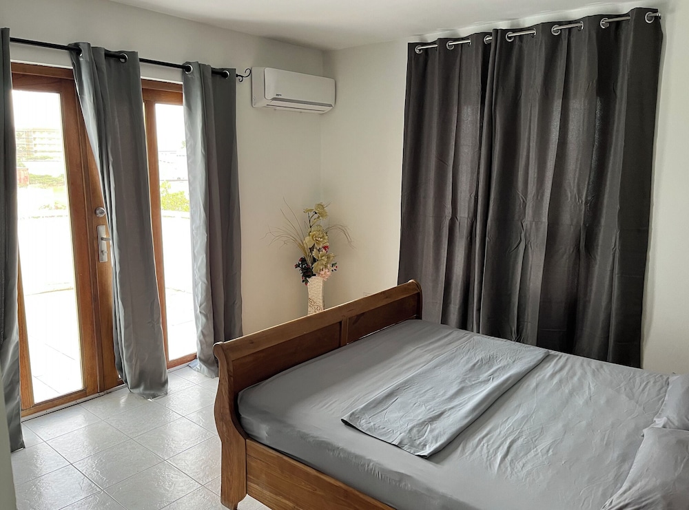 Superior, House, 3 Queen Beds, Pool View, 2 Sofa