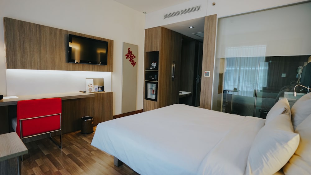 SUPERIOR, DOUBLE BED, POOL VIEW