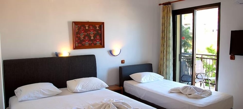 ROOM, TRIPLE, SEA VIEW