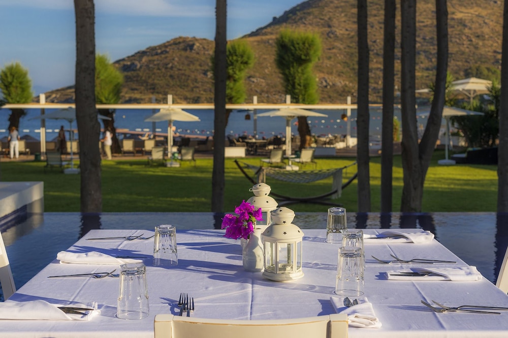 LIV HOTEL BY BELLAZURE photo4
