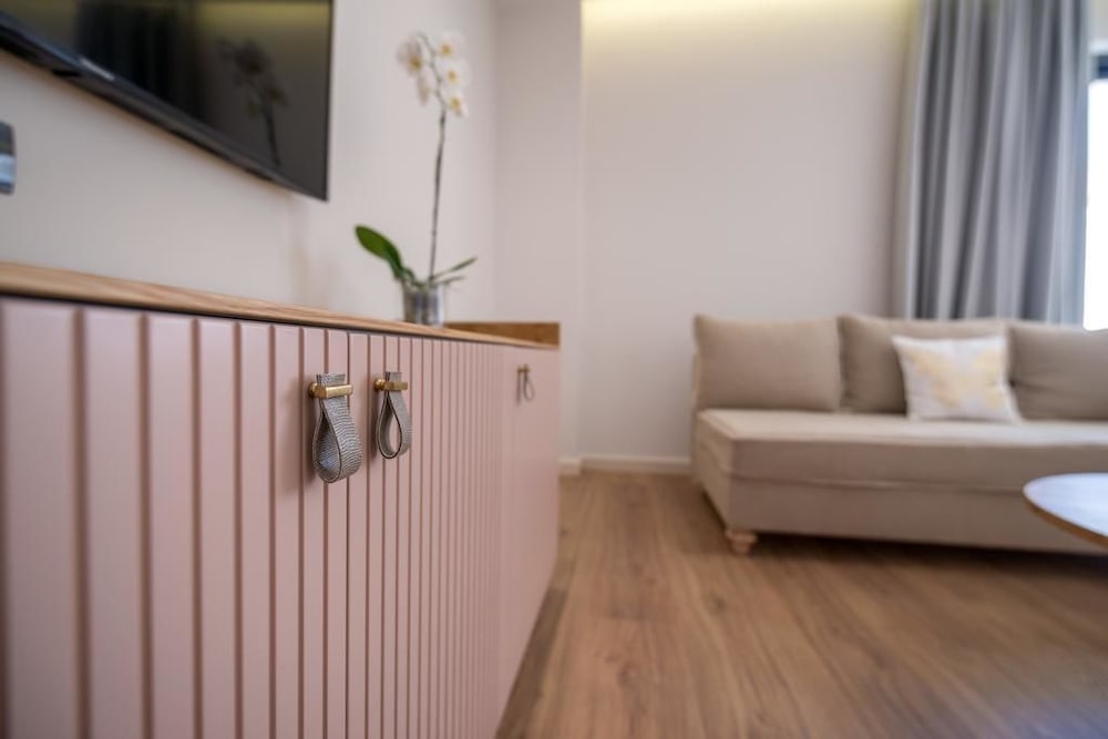 Glow Boutique Hotel & Suites 33/50