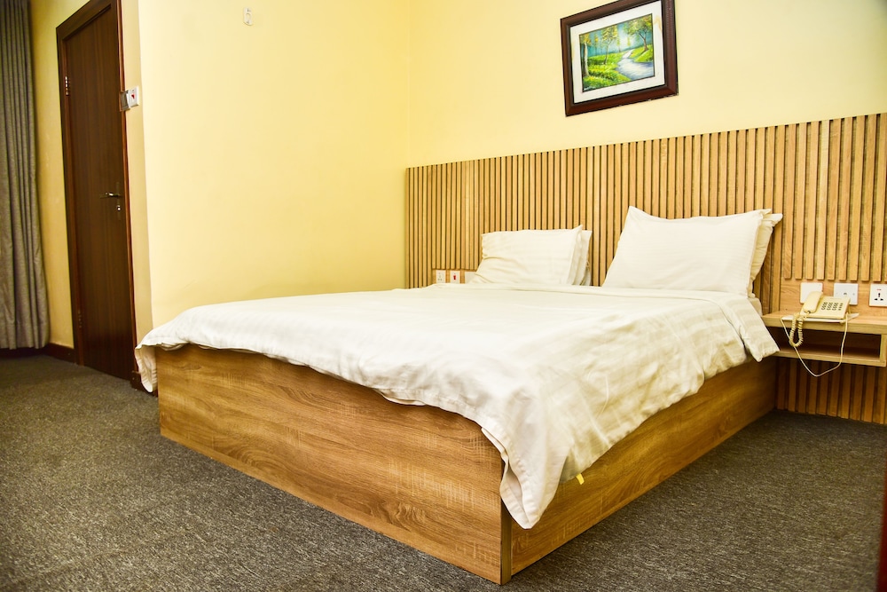 Pearl Gate Hotel 13/50