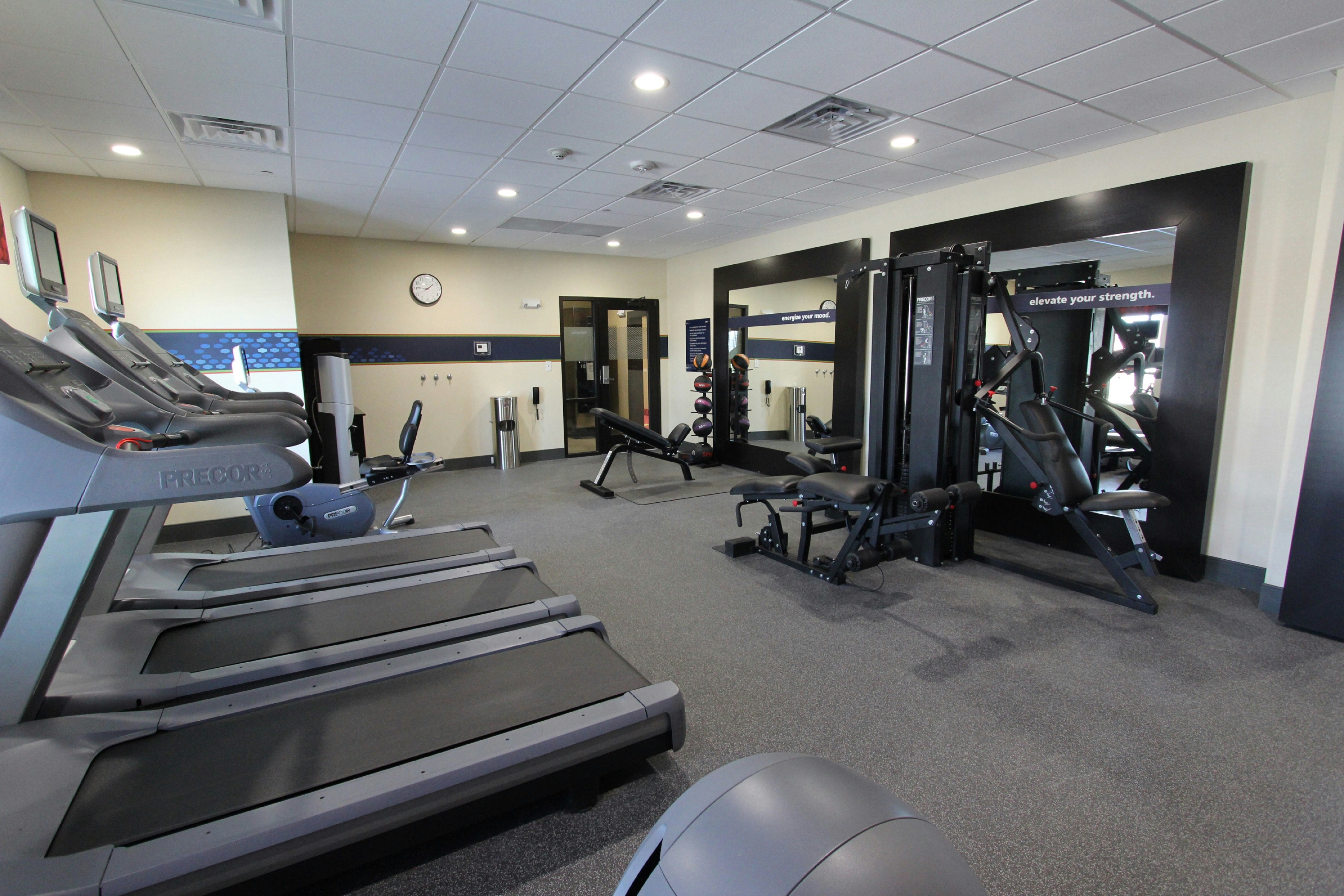 Hampton Inn Suites Dallas Market Center 40/75