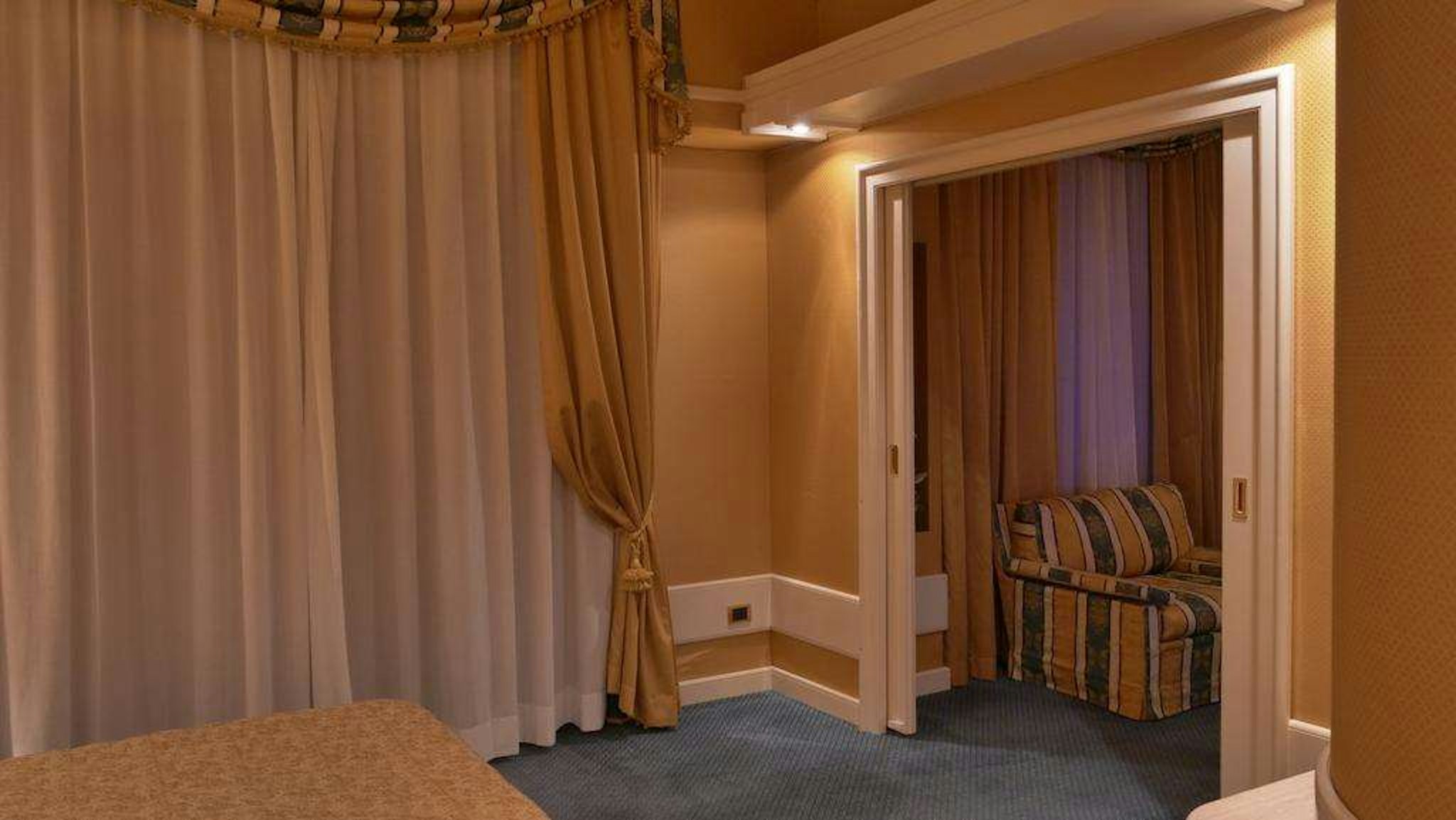 Hotel 501 23/46
