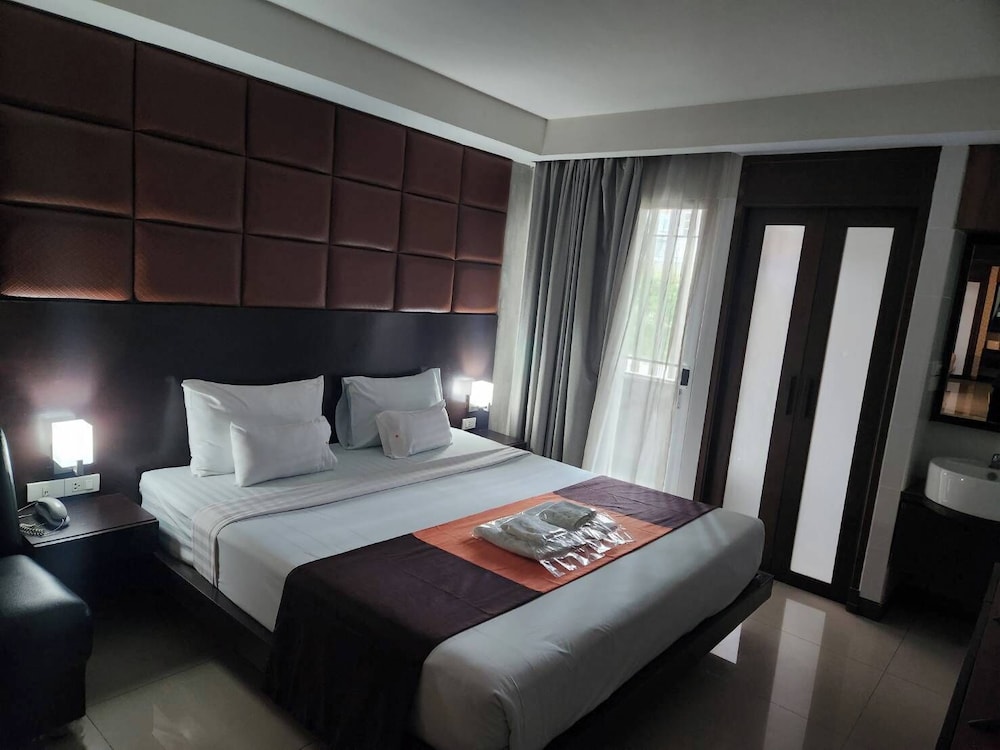 Collection O The Bangkok Cha Cha Suite 21/56