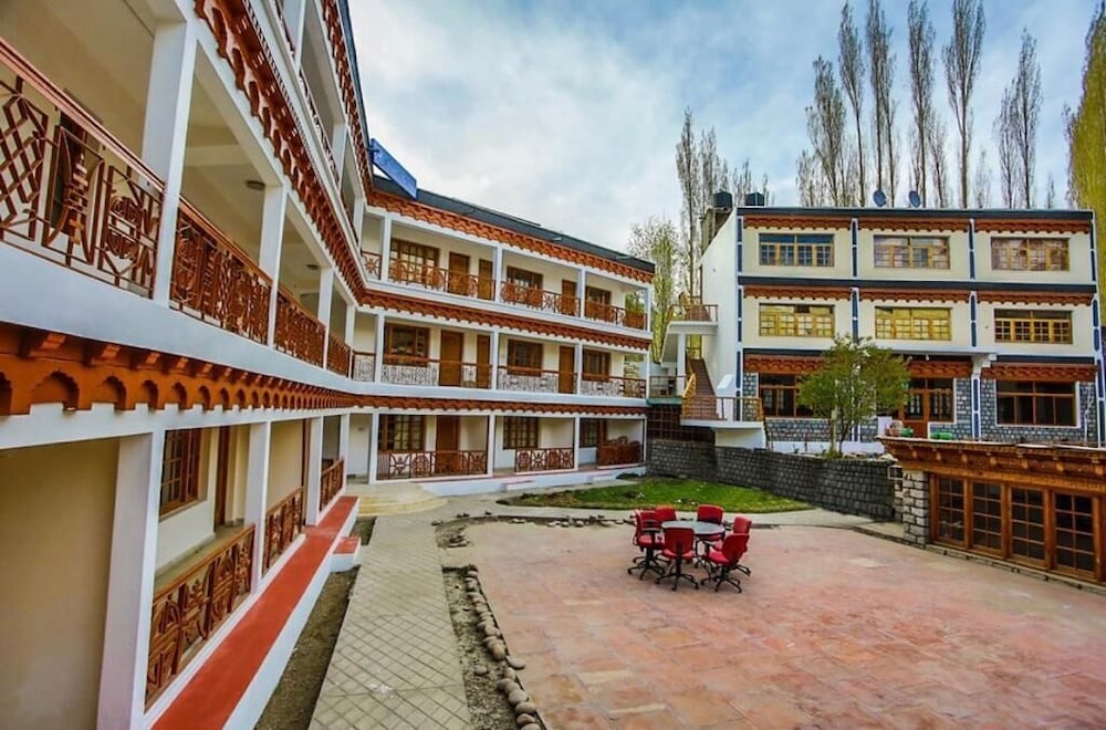 Hotel Abu Palace 44/49
