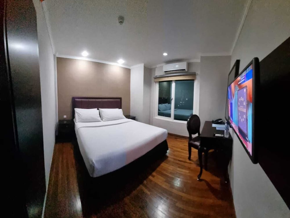 P Hotel Jakarta 7/23