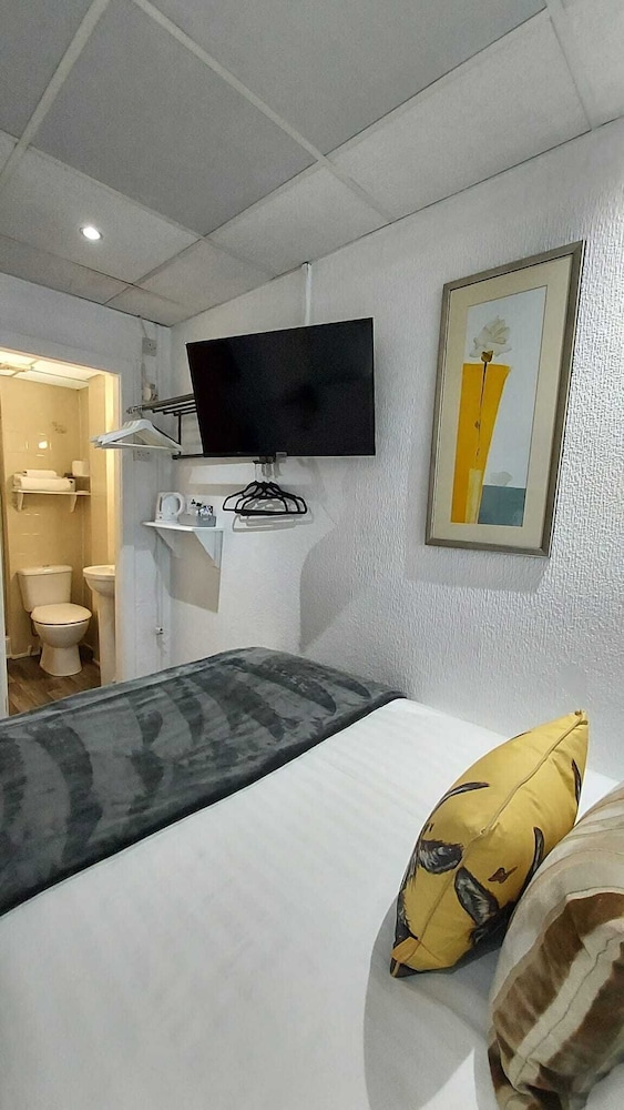 Rock Dene Hotel - Guest House 42/50