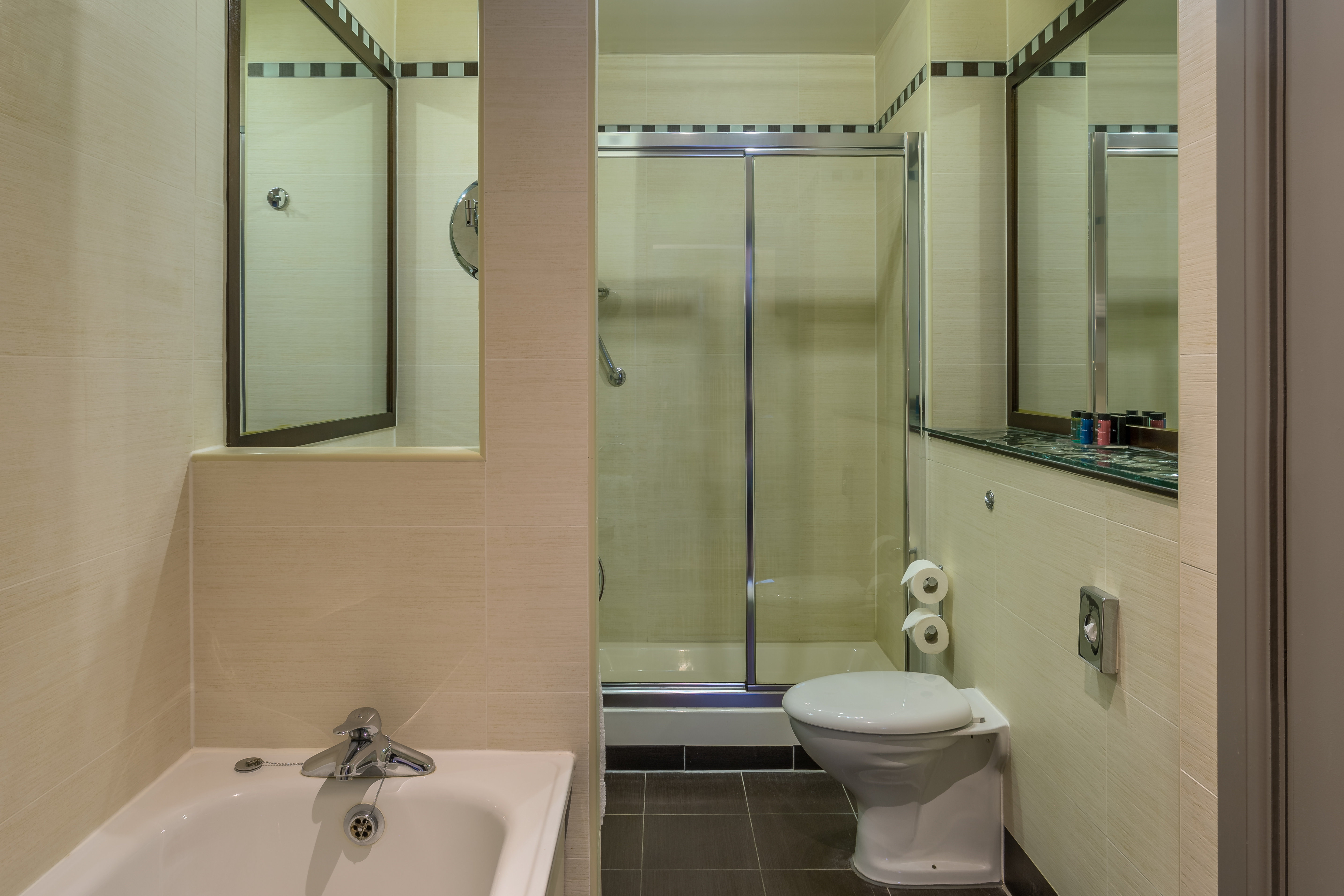Standard, 2 Double Beds, Park View, Crowne Plaza Dublin Airport 5/5