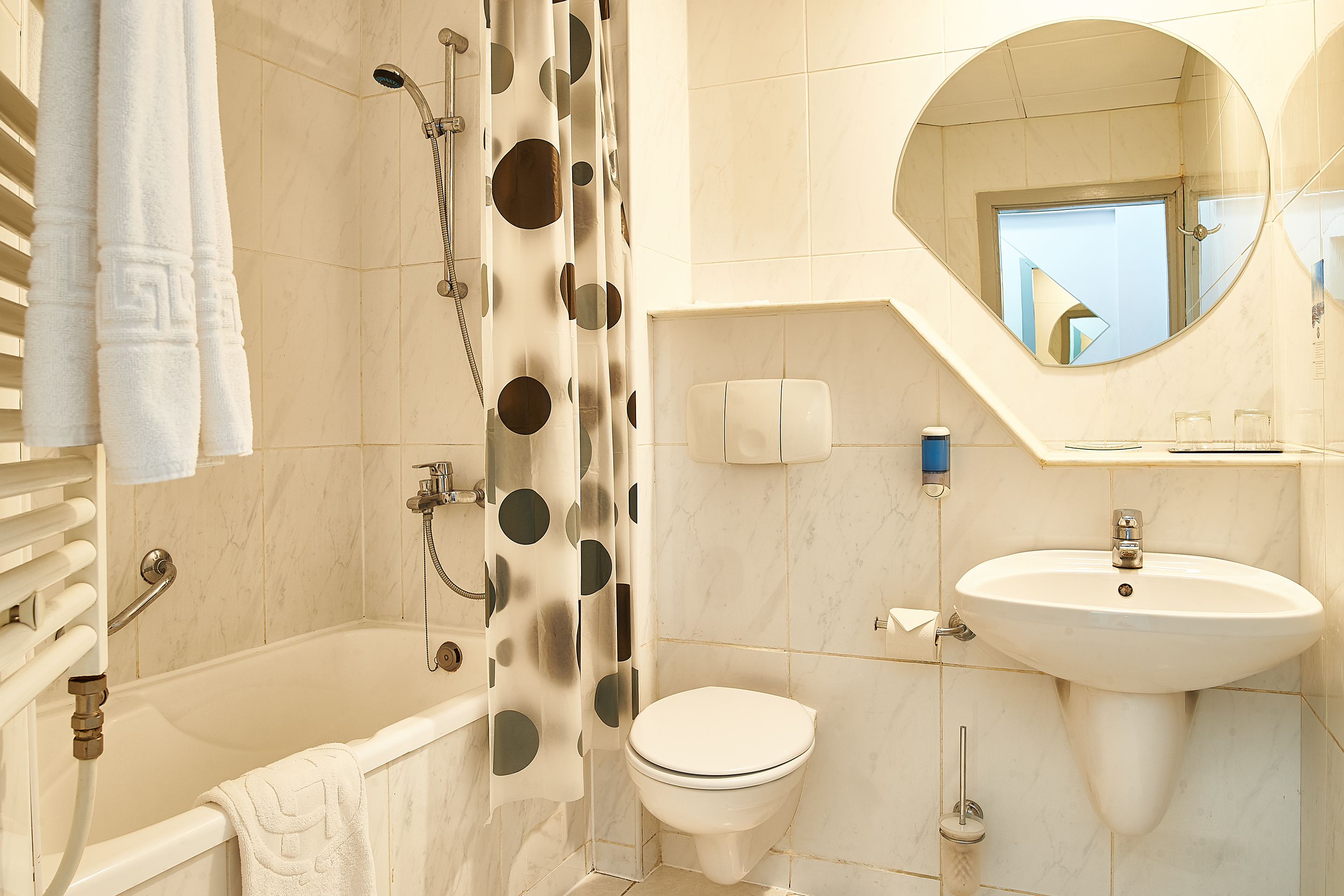 غرفة قياسية مفردة، Continental Hotel 6/9