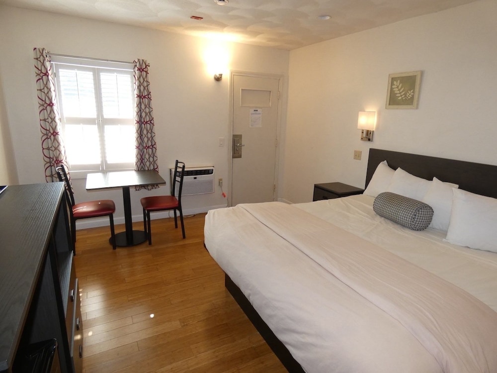 Hamilton Village Inn 29/71