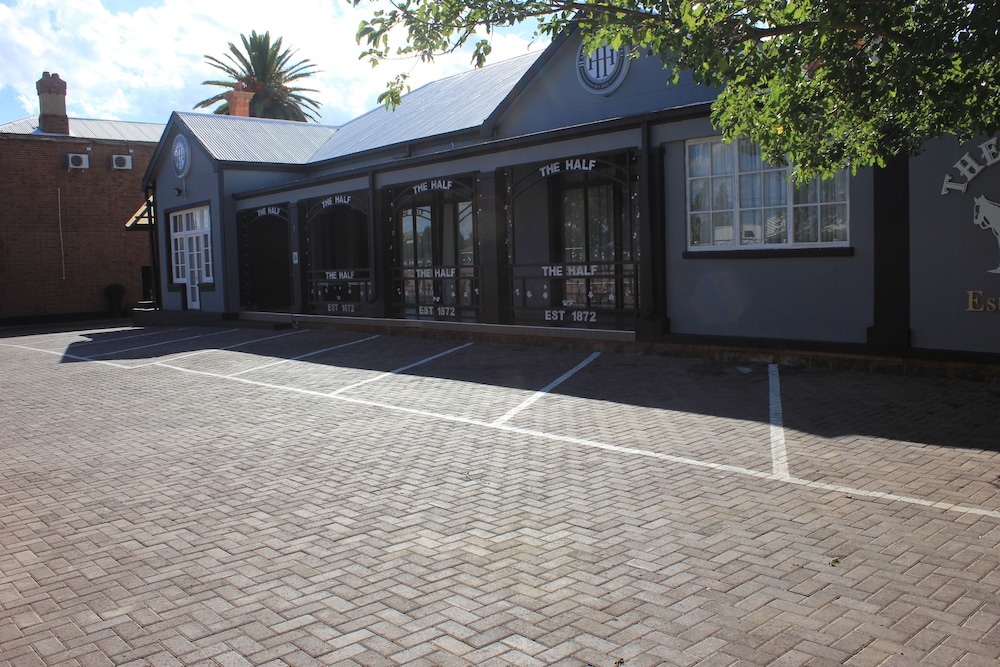Halfway House Hotel 32/50