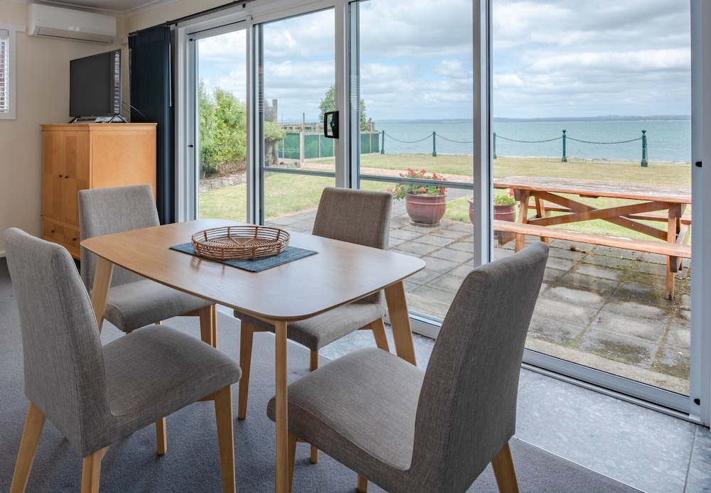 STANLEY VILLAGE WATERFRONT ACCOMMODATION 56/70
