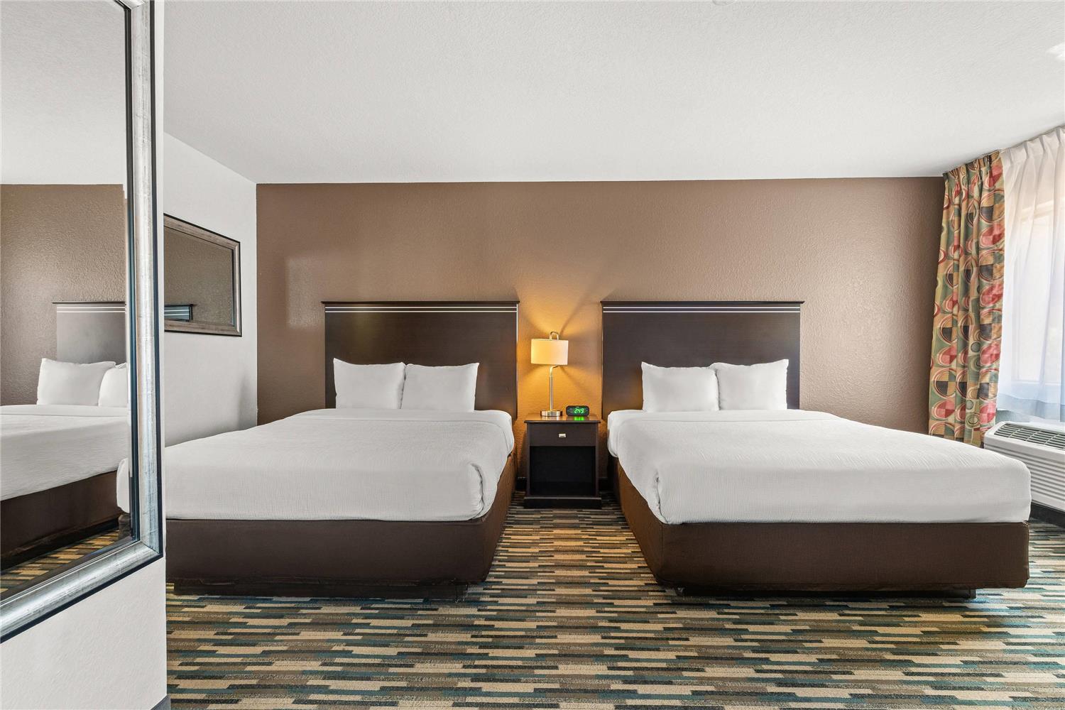 SUITE, 2 QUEEN BEDS