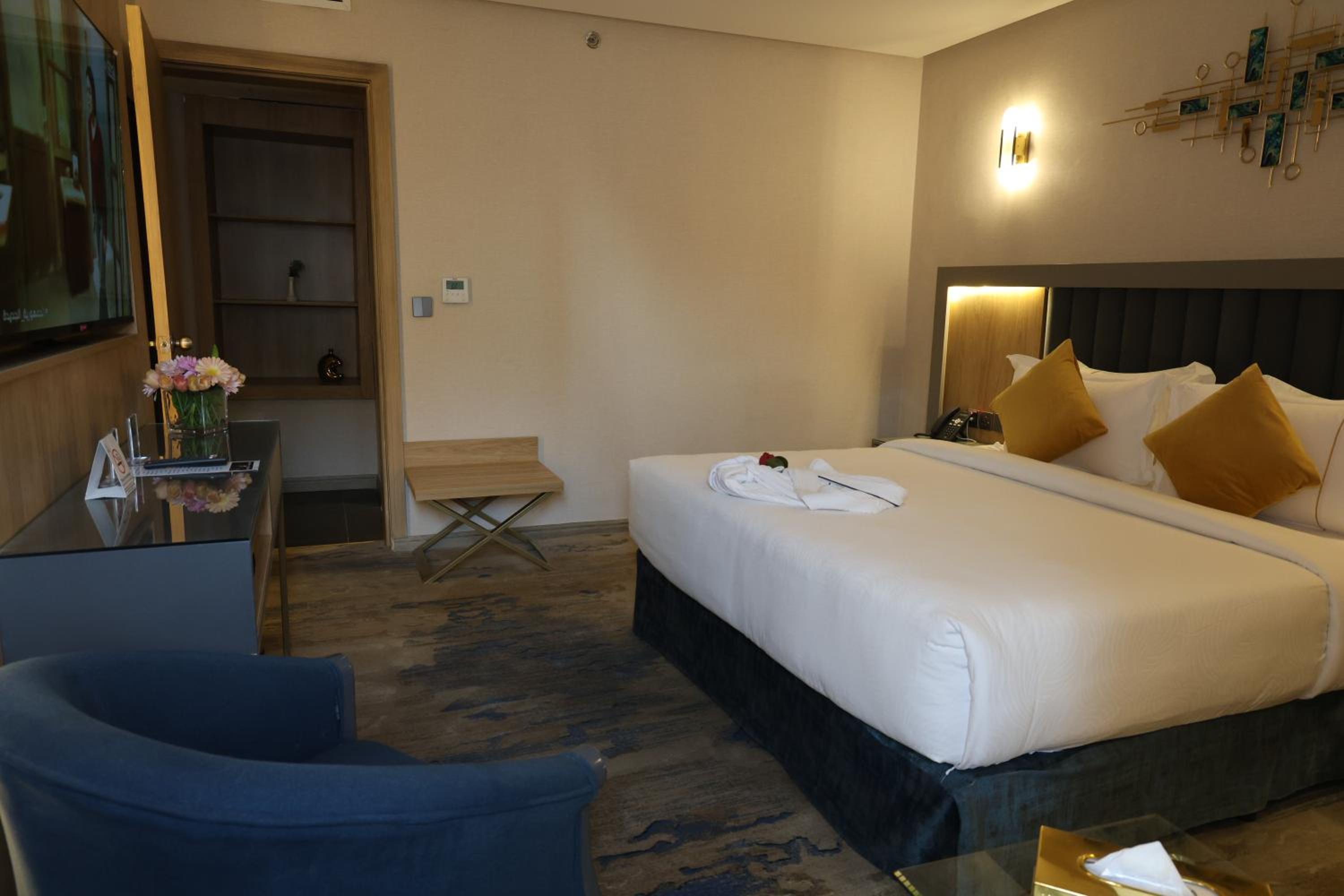 غرفة قياسية بسرير كينج وسرير كوين، فندق ايه دبليو الرياض(AW Hotel Riyadh) 10/10