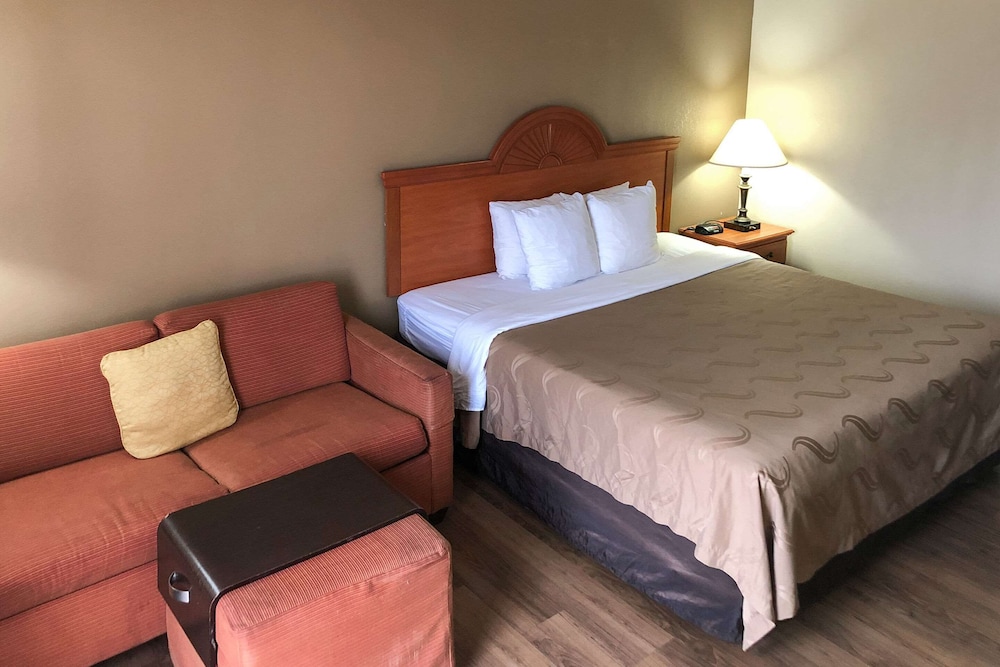 Quality Inn Near Joint Base Andrews-Washington Area 8/36