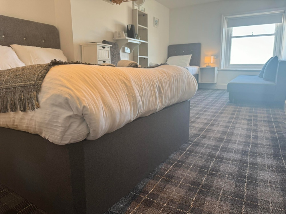 Silver, Family, 1 Double and 1 Single Bed, Sea View