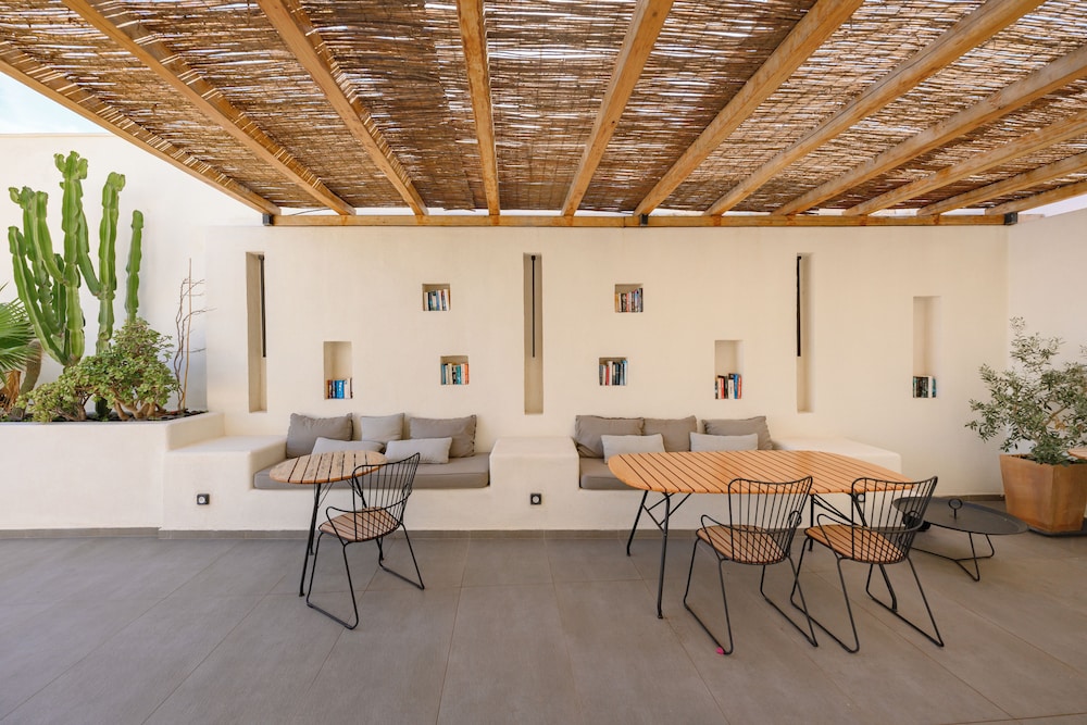 Lemon Suites Santorini 44/50