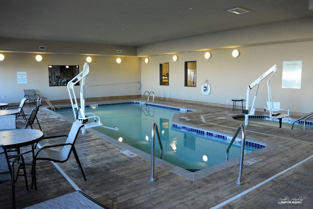 Holiday Inn Express Hotel And Suites Glendive 38/60
