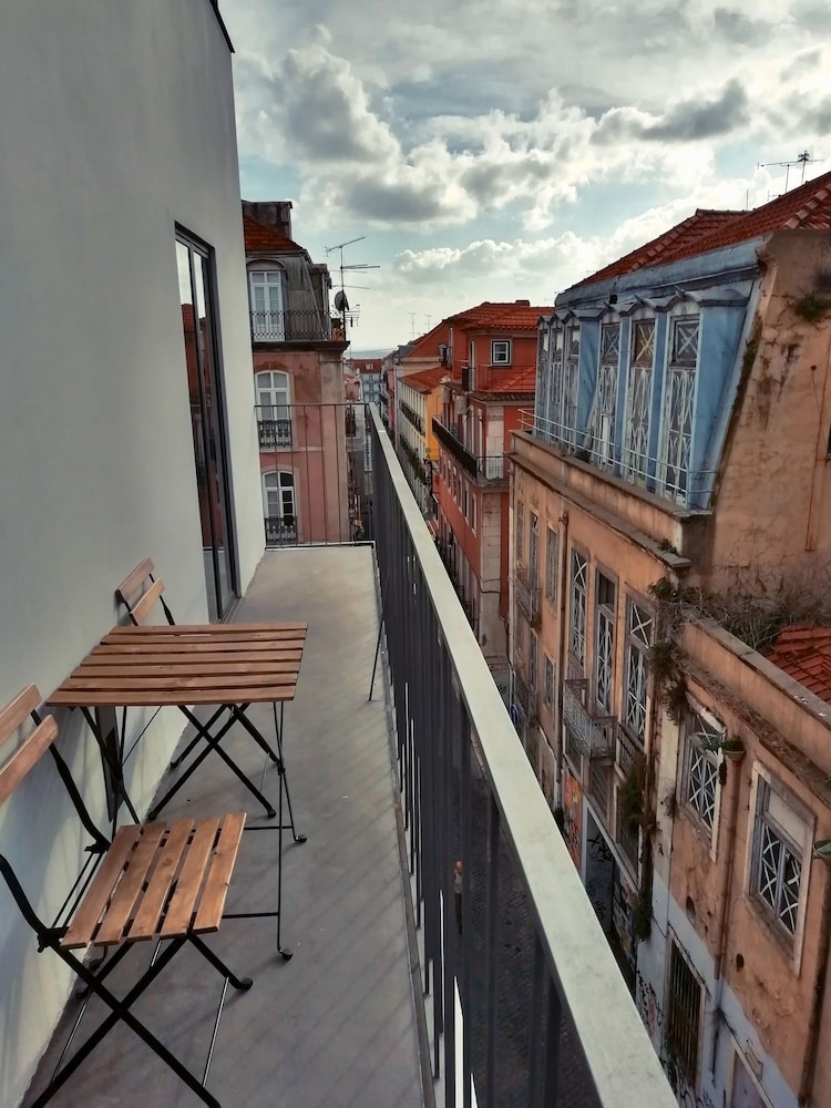 Raw Culture Bairro Alto 7/73